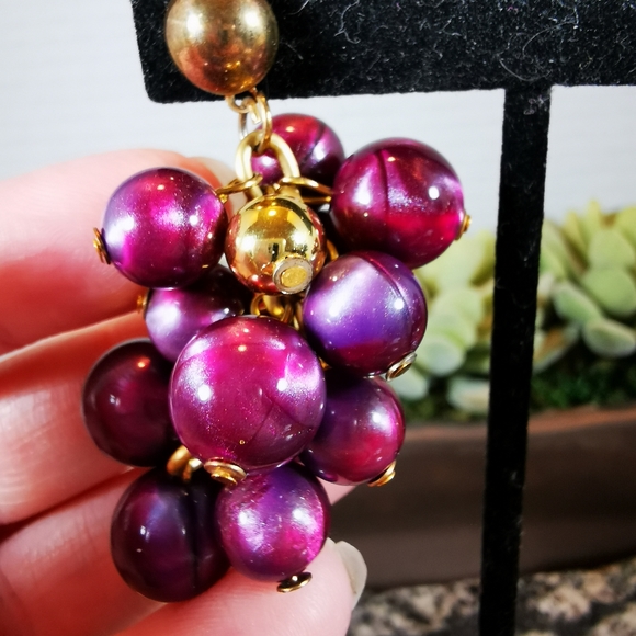 Vintage Purple and Gold Tone Grape Cluster Pierced Earrings - Picture 7 of 14